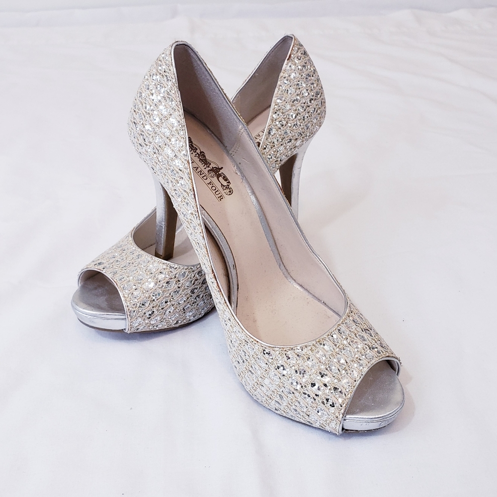 Coach and Four Silver Glitter Heels Size 7M Wedding Shoes Formal Peep Toe